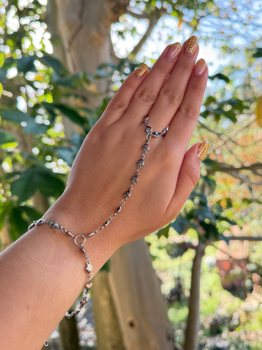 SILVER HEART HANDCHAIN